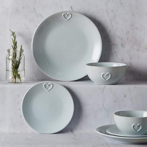 Embossed heart design of 12 sets of tableware