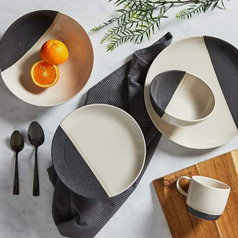 A 12 - piece dinner set soaked in charcoal